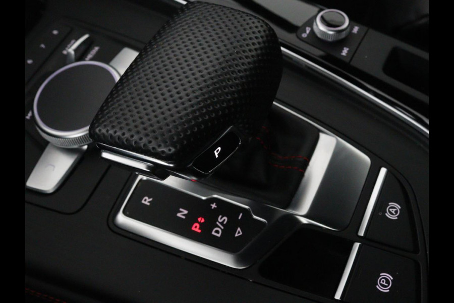 Audi A4 45 TFSI quattro Sport S line Black Edition | Leder | Trekhaak | 360 camera | Virtual Cockpit | Matrix LED | Navigatie | Sportstoelen | Park Assist | Climate control