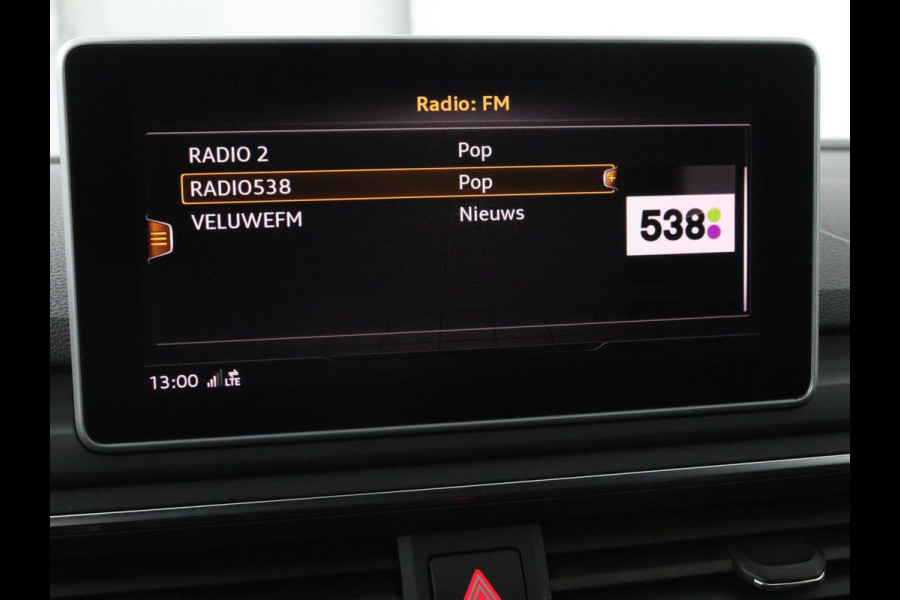 Audi A4 45 TFSI quattro Sport S line Black Edition | Leder | Trekhaak | 360 camera | Virtual Cockpit | Matrix LED | Navigatie | Sportstoelen | Park Assist | Climate control