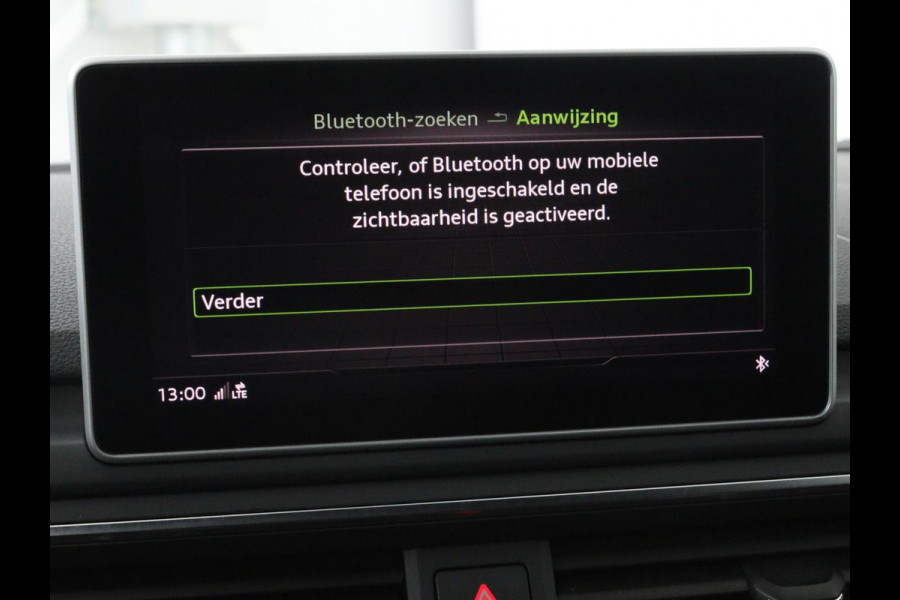 Audi A4 45 TFSI quattro Sport S line Black Edition | Leder | Trekhaak | 360 camera | Virtual Cockpit | Matrix LED | Navigatie | Sportstoelen | Park Assist | Climate control