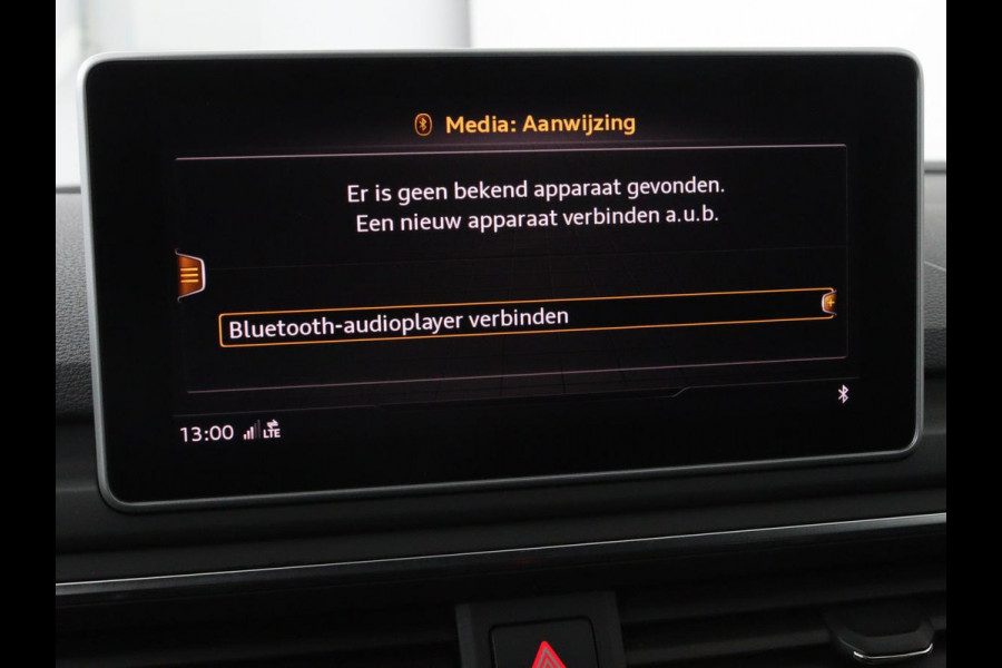 Audi A4 45 TFSI quattro Sport S line Black Edition | Leder | Trekhaak | 360 camera | Virtual Cockpit | Matrix LED | Navigatie | Sportstoelen | Park Assist | Climate control