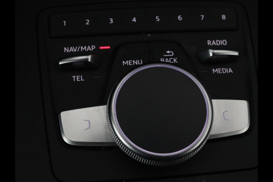 Audi A4 45 TFSI quattro Sport S line Black Edition | Leder | Trekhaak | 360 camera | Virtual Cockpit | Matrix LED | Navigatie | Sportstoelen | Park Assist | Climate control