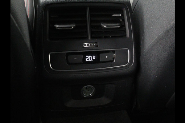 Audi A4 45 TFSI quattro Sport S line Black Edition | Leder | Trekhaak | 360 camera | Virtual Cockpit | Matrix LED | Navigatie | Sportstoelen | Park Assist | Climate control