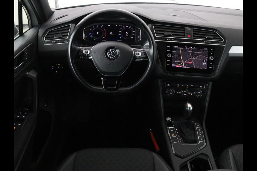 Volkswagen Tiguan 1.5 TSI R-Line | DSG | 360 camera | Active Info | Keyless | Adaptive cruise | Trekhaak | Full LED | Park Assist | Carplay | Navigatie