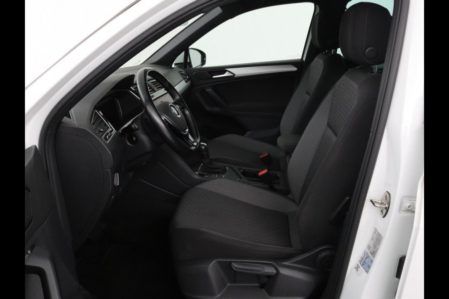 Volkswagen Tiguan 1.5 TSI R-Line | DSG | 360 camera | Active Info | Keyless | Adaptive cruise | Trekhaak | Full LED | Park Assist | Carplay | Navigatie