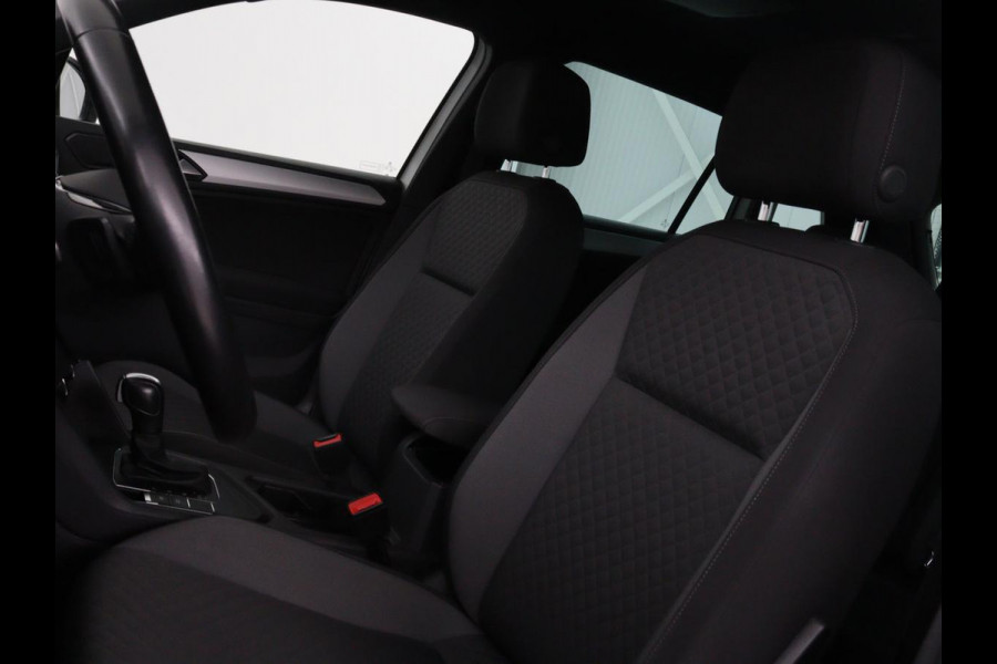 Volkswagen Tiguan 1.5 TSI R-Line | DSG | 360 camera | Active Info | Keyless | Adaptive cruise | Trekhaak | Full LED | Park Assist | Carplay | Navigatie