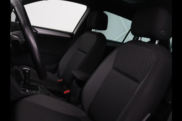 Volkswagen Tiguan 1.5 TSI R-Line | DSG | 360 camera | Active Info | Keyless | Adaptive cruise | Trekhaak | Full LED | Park Assist | Carplay | Navigatie