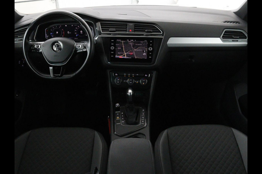 Volkswagen Tiguan 1.5 TSI R-Line | DSG | 360 camera | Active Info | Keyless | Adaptive cruise | Trekhaak | Full LED | Park Assist | Carplay | Navigatie