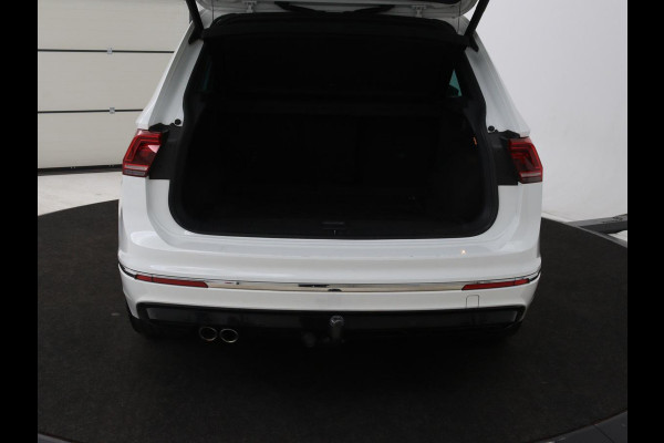 Volkswagen Tiguan 1.5 TSI R-Line | DSG | 360 camera | Active Info | Keyless | Adaptive cruise | Trekhaak | Full LED | Park Assist | Carplay | Navigatie