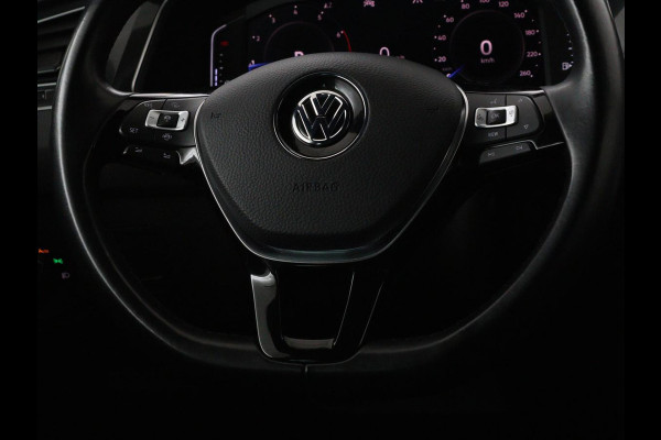 Volkswagen Tiguan 1.5 TSI R-Line | DSG | 360 camera | Active Info | Keyless | Adaptive cruise | Trekhaak | Full LED | Park Assist | Carplay | Navigatie