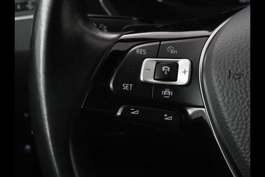 Volkswagen Tiguan 1.5 TSI R-Line | DSG | 360 camera | Active Info | Keyless | Adaptive cruise | Trekhaak | Full LED | Park Assist | Carplay | Navigatie