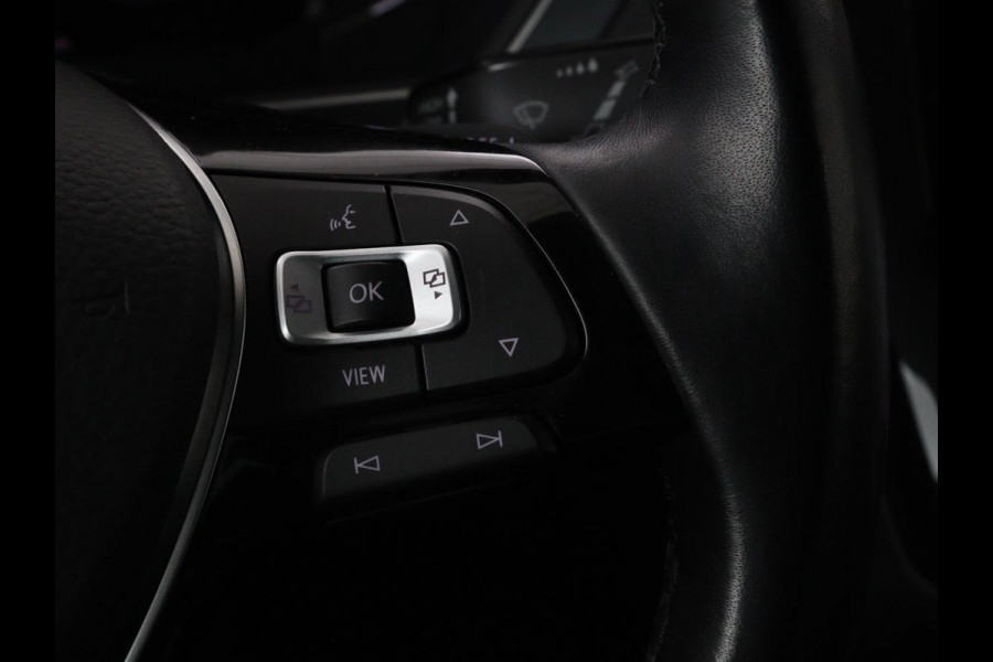 Volkswagen Tiguan 1.5 TSI R-Line | DSG | 360 camera | Active Info | Keyless | Adaptive cruise | Trekhaak | Full LED | Park Assist | Carplay | Navigatie