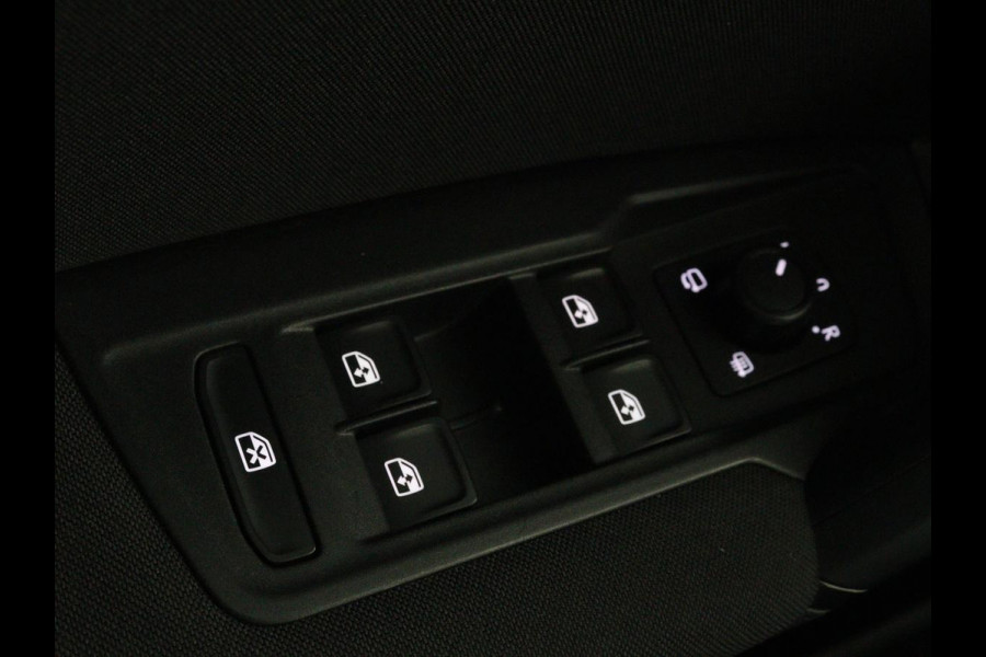 Volkswagen Tiguan 1.5 TSI R-Line | DSG | 360 camera | Active Info | Keyless | Adaptive cruise | Trekhaak | Full LED | Park Assist | Carplay | Navigatie