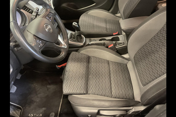 Opel Astra 1.2 Business Edition Climate control Navigatie Cruise control LED Trekhaak Apple Carplay/ Android Auto