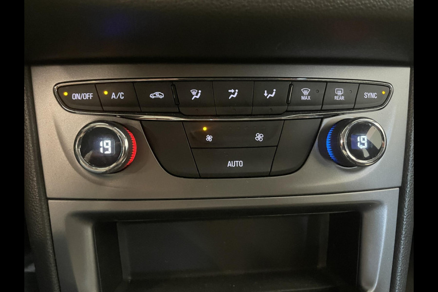 Opel Astra 1.2 Business Edition Climate control Navigatie Cruise control LED Trekhaak Apple Carplay/ Android Auto