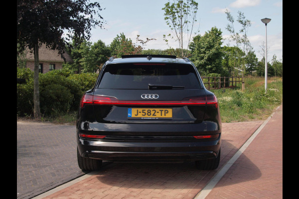 Audi e-tron e-tron 55 quattro 95 kWh | Panoramadak | 360 Camera | Apple Carplay | Bang & Olufsen | Head-Up Display | Trekhaak |
