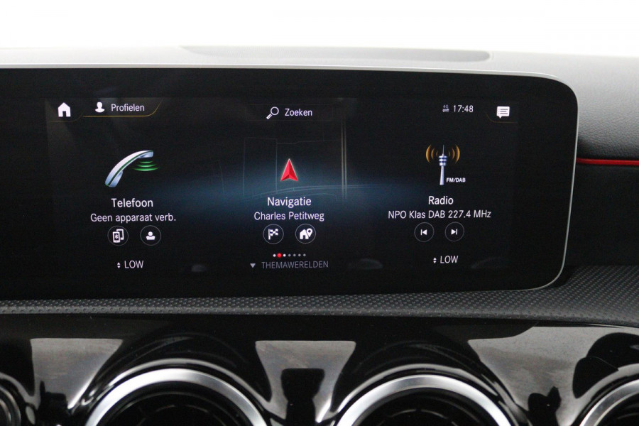 Mercedes-Benz A-Klasse 180 Business Solution AMG Plus (PANORAMADAK, STOELVERWARMING, ACHTERUITRIJCAMERA, GOED ONDERHOUDEN)