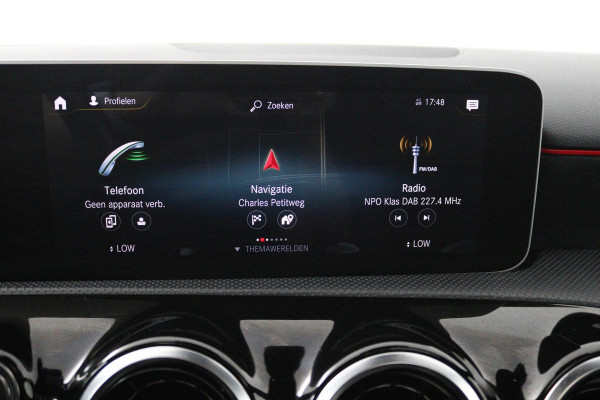 Mercedes-Benz A-Klasse 180 Business Solution AMG Plus (PANORAMADAK, STOELVERWARMING, ACHTERUITRIJCAMERA, GOED ONDERHOUDEN)