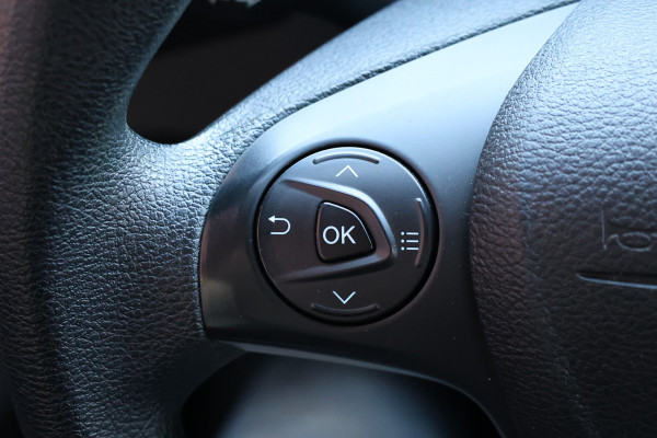Ford Transit Connect 1.5 EcoBlue | Lederen bekleding | PDC V+A | Airco | Trekhaak | Dealer onderhouden | Nieuwe APK | Euro 6 | MF Stuur