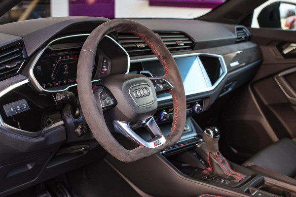 Audi RSQ3 Sportback TFSI *Pano*360 Camera*RS-Stoelen*Keyless*Carbon spiegels*