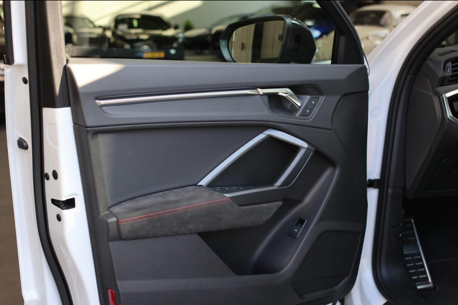 Audi RSQ3 Sportback TFSI *Pano*360 Camera*RS-Stoelen*Keyless*Carbon spiegels*