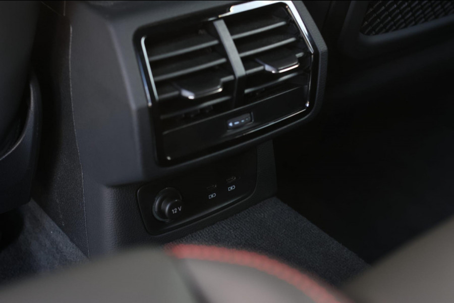 Audi RSQ3 Sportback TFSI *Pano*360 Camera*RS-Stoelen*Keyless*Carbon spiegels*