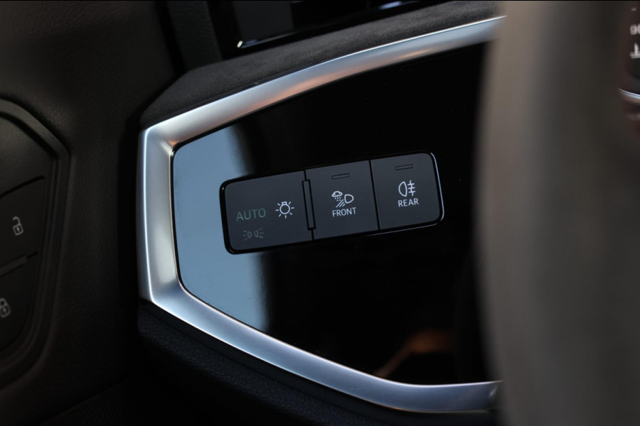 Audi RSQ3 Sportback TFSI *Pano*360 Camera*RS-Stoelen*Keyless*Carbon spiegels*