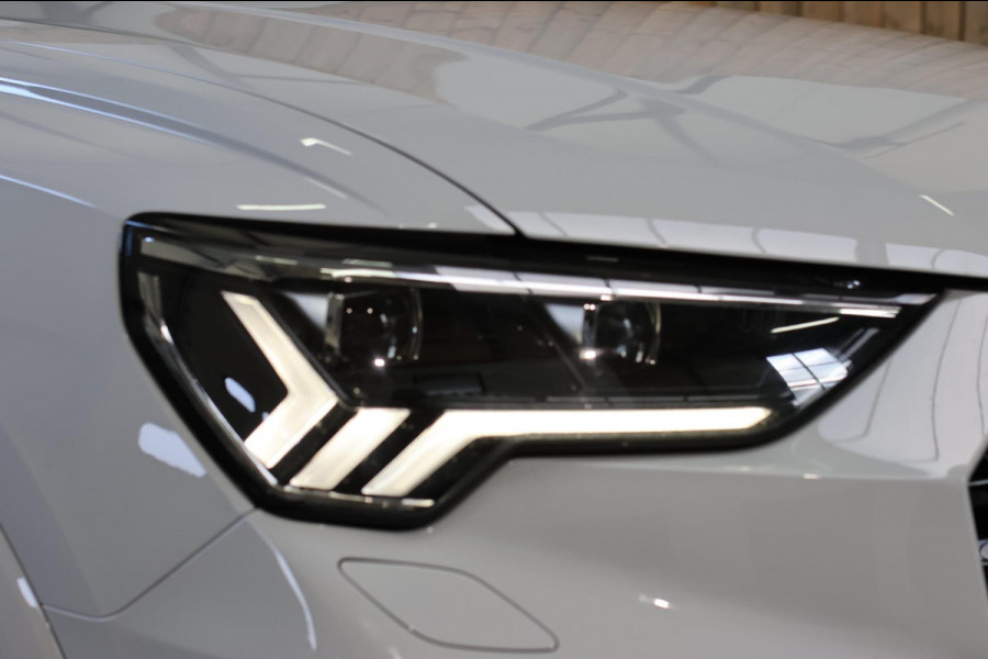Audi RSQ3 Sportback TFSI *Pano*360 Camera*RS-Stoelen*Keyless*Carbon spiegels*