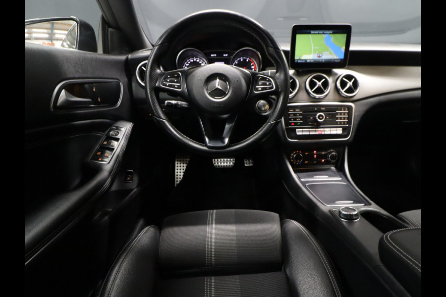 Mercedes-Benz CLA-Klasse 180 Sport [GROOT NAVIGATIE, ZWARTE HEMEL, STOELVERWARMING, PDC V+A, HALF LEDER, CRUISE CONTROL, AIRCO, NIEUWSTAAT]