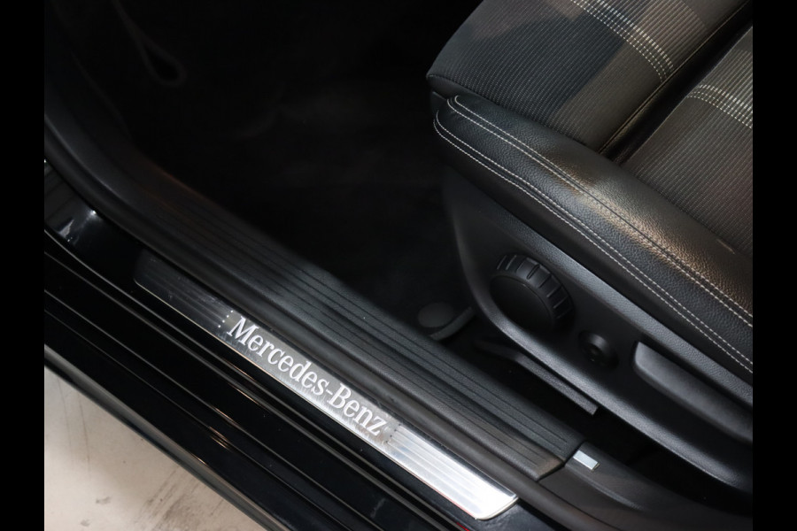 Mercedes-Benz CLA-Klasse 180 Sport [GROOT NAVIGATIE, ZWARTE HEMEL, STOELVERWARMING, PDC V+A, HALF LEDER, CRUISE CONTROL, AIRCO, NIEUWSTAAT]