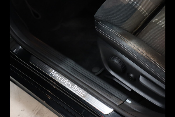 Mercedes-Benz CLA-Klasse 180 Sport [GROOT NAVIGATIE, ZWARTE HEMEL, STOELVERWARMING, PDC V+A, HALF LEDER, CRUISE CONTROL, AIRCO, NIEUWSTAAT]