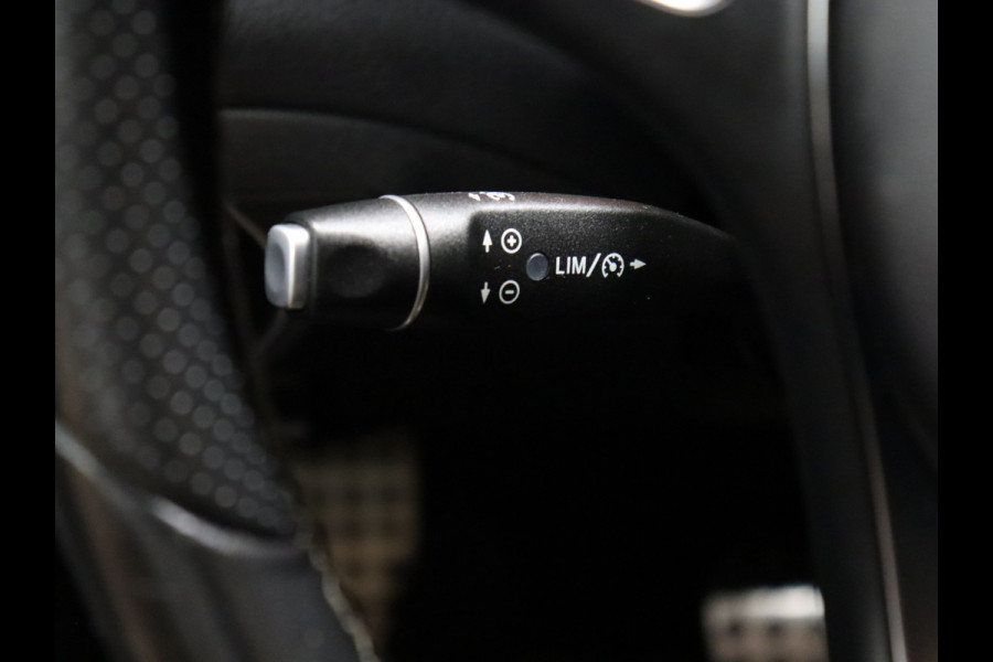 Mercedes-Benz CLA-Klasse 180 Sport [GROOT NAVIGATIE, ZWARTE HEMEL, STOELVERWARMING, PDC V+A, HALF LEDER, CRUISE CONTROL, AIRCO, NIEUWSTAAT]