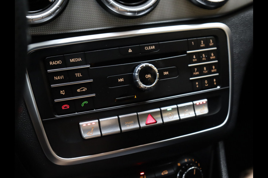 Mercedes-Benz CLA-Klasse 180 Sport [GROOT NAVIGATIE, ZWARTE HEMEL, STOELVERWARMING, PDC V+A, HALF LEDER, CRUISE CONTROL, AIRCO, NIEUWSTAAT]