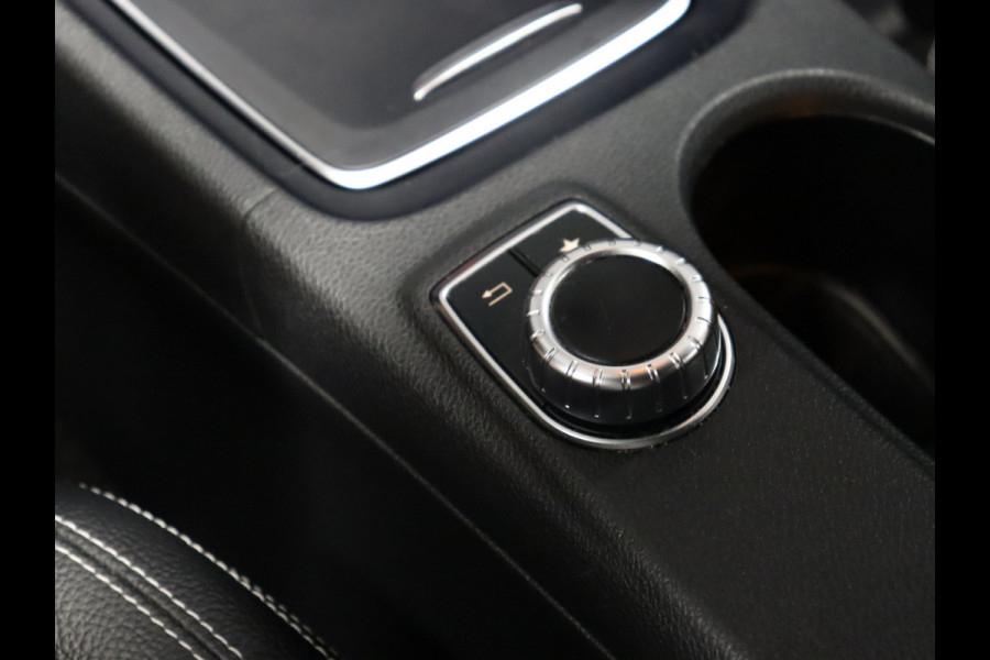 Mercedes-Benz CLA-Klasse 180 Sport [GROOT NAVIGATIE, ZWARTE HEMEL, STOELVERWARMING, PDC V+A, HALF LEDER, CRUISE CONTROL, AIRCO, NIEUWSTAAT]