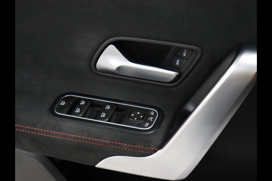Mercedes-Benz A-Klasse 180 AMG Sport [SCHUIFKANTELDAK, APPLE CARPLAY, ANDROID, HALF LEDER, CAMERA, STOELVERWARMING, PDC V+A, CRUISE, NIEUWSTAAT]