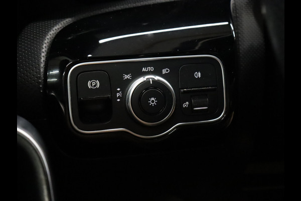 Mercedes-Benz A-Klasse 180 AMG Sport [SCHUIFKANTELDAK, APPLE CARPLAY, ANDROID, HALF LEDER, CAMERA, STOELVERWARMING, PDC V+A, CRUISE, NIEUWSTAAT]