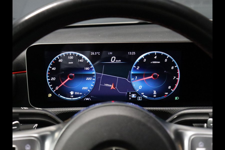 Mercedes-Benz A-Klasse 180 AMG Sport [SCHUIFKANTELDAK, APPLE CARPLAY, ANDROID, HALF LEDER, CAMERA, STOELVERWARMING, PDC V+A, CRUISE, NIEUWSTAAT]