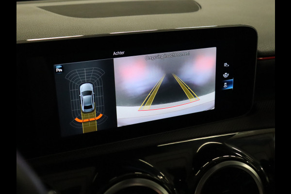 Mercedes-Benz A-Klasse 180 AMG Sport [SCHUIFKANTELDAK, APPLE CARPLAY, ANDROID, HALF LEDER, CAMERA, STOELVERWARMING, PDC V+A, CRUISE, NIEUWSTAAT]