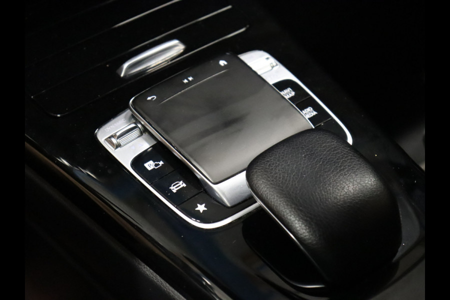 Mercedes-Benz A-Klasse 180 AMG Sport [SCHUIFKANTELDAK, APPLE CARPLAY, ANDROID, HALF LEDER, CAMERA, STOELVERWARMING, PDC V+A, CRUISE, NIEUWSTAAT]