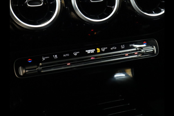 Mercedes-Benz A-Klasse 180 AMG Sport [SCHUIFKANTELDAK, APPLE CARPLAY, ANDROID, HALF LEDER, CAMERA, STOELVERWARMING, PDC V+A, CRUISE, NIEUWSTAAT]
