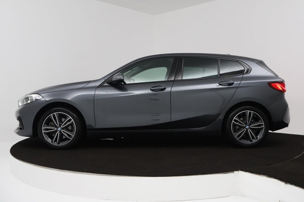 BMW 1-serie 118i Executive Edition (PARKEERSENSOREN, NAVIGATIE, CRUISE CONTROL, PARKEERSENSOREN, NL-AUTO)