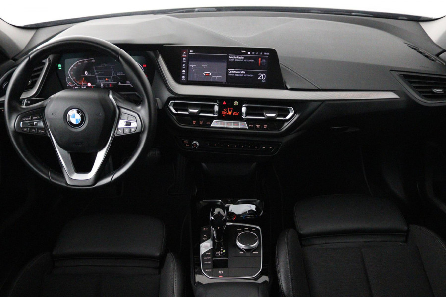 BMW 1-serie 118i Executive Edition (PARKEERSENSOREN, NAVIGATIE, CRUISE CONTROL, PARKEERSENSOREN, NL-AUTO)