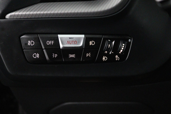 BMW 1-serie 118i Executive Edition (PARKEERSENSOREN, NAVIGATIE, CRUISE CONTROL, PARKEERSENSOREN, NL-AUTO)