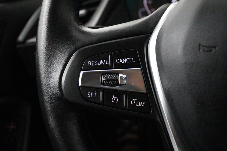 BMW 1-serie 118i Executive Edition (PARKEERSENSOREN, NAVIGATIE, CRUISE CONTROL, PARKEERSENSOREN, NL-AUTO)