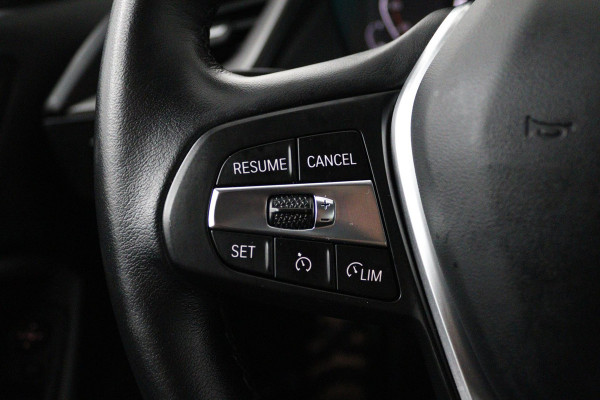BMW 1-serie 118i Executive Edition (PARKEERSENSOREN, NAVIGATIE, CRUISE CONTROL, PARKEERSENSOREN, NL-AUTO)