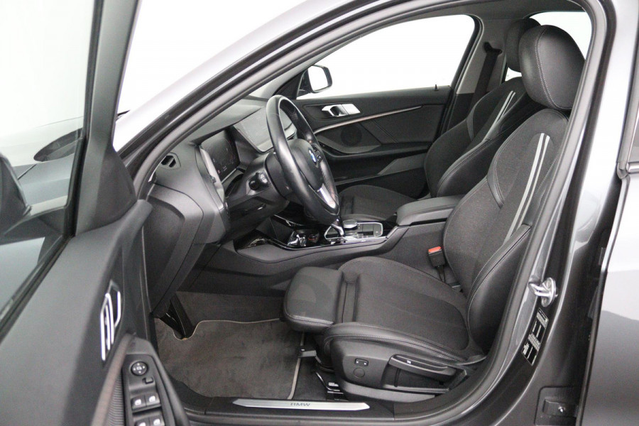 BMW 1-serie 118i Executive Edition (PARKEERSENSOREN, NAVIGATIE, CRUISE CONTROL, PARKEERSENSOREN, NL-AUTO)