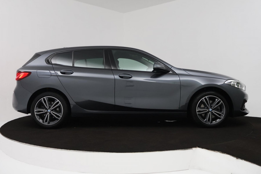 BMW 1-serie 118i Executive Edition (PARKEERSENSOREN, NAVIGATIE, CRUISE CONTROL, PARKEERSENSOREN, NL-AUTO)