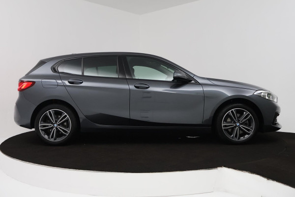 BMW 1-serie 118i Executive Edition (PARKEERSENSOREN, NAVIGATIE, CRUISE CONTROL, PARKEERSENSOREN, NL-AUTO)