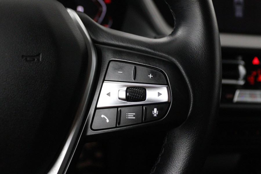 BMW 1-serie 118i Executive Edition (PARKEERSENSOREN, NAVIGATIE, CRUISE CONTROL, PARKEERSENSOREN, NL-AUTO)
