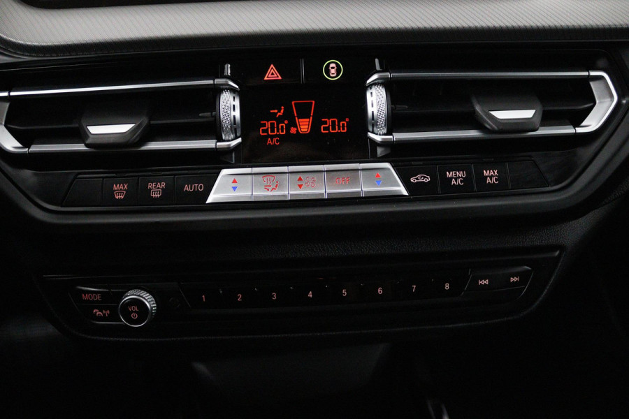 BMW 1-serie 118i Executive Edition (PARKEERSENSOREN, NAVIGATIE, CRUISE CONTROL, PARKEERSENSOREN, NL-AUTO)