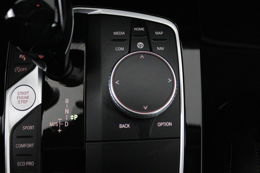 BMW 1-serie 118i Executive Edition (PARKEERSENSOREN, NAVIGATIE, CRUISE CONTROL, PARKEERSENSOREN, NL-AUTO)